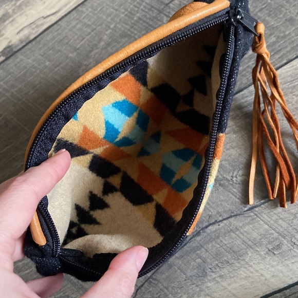 Pendleton Rancho Arroyo Print Southwest Crossbody Bag & Pouch - Picture 6 of 16